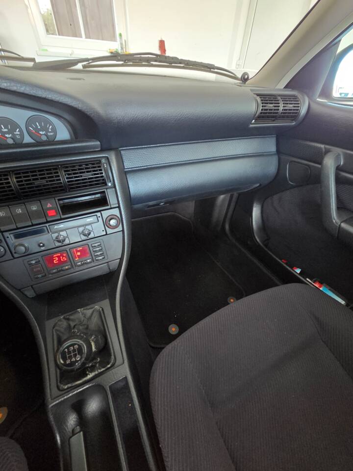 Image 8/14 of Audi 100 - 2.3E (1993)