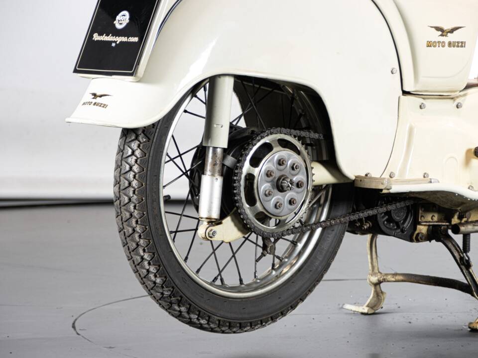 Image 16/50 of Moto Guzzi Galletto (1962)