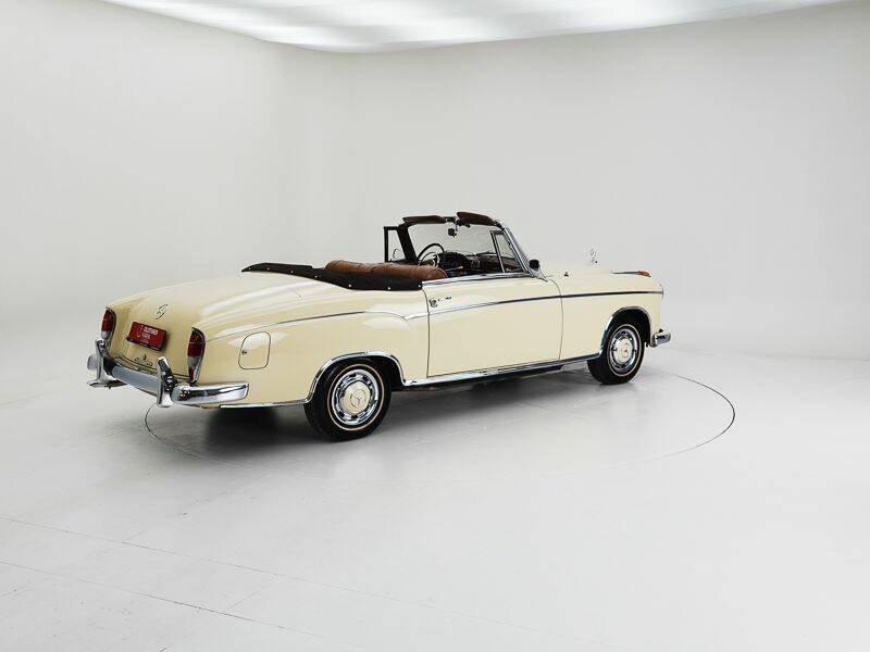 Afbeelding 2/15 van Mercedes-Benz 220 SE b (1961)