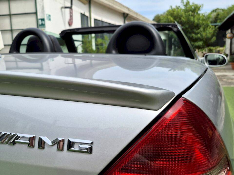Afbeelding 18/63 van Mercedes-Benz SLK 32 AMG (2001)