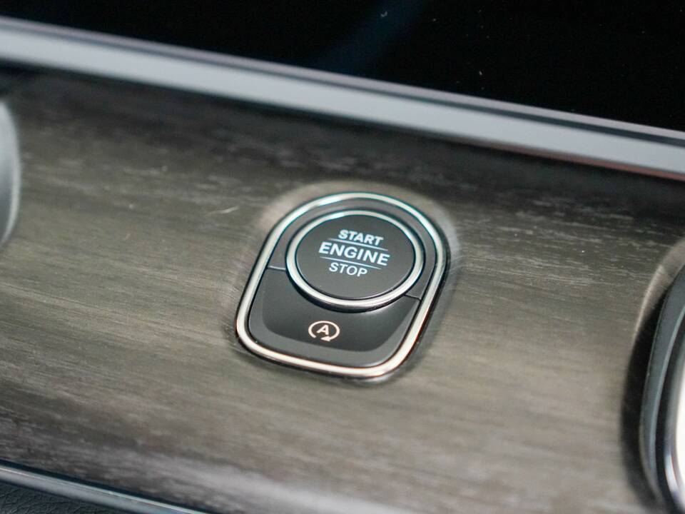 Image 36/50 de Mercedes-Benz V 300 d (2025)