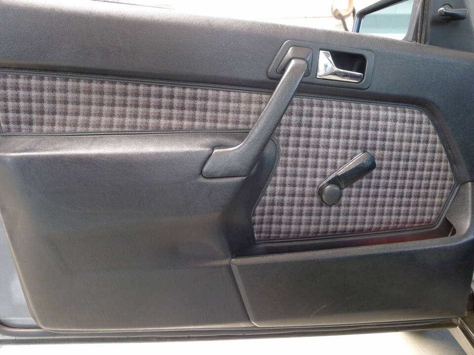 Image 23/34 de Mercedes-Benz 190 E 1.8 (1991)