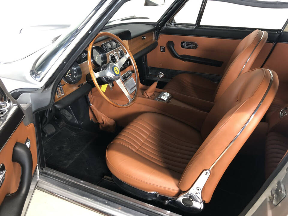 Immagine 24/31 di Ferrari 330 GT (1965)