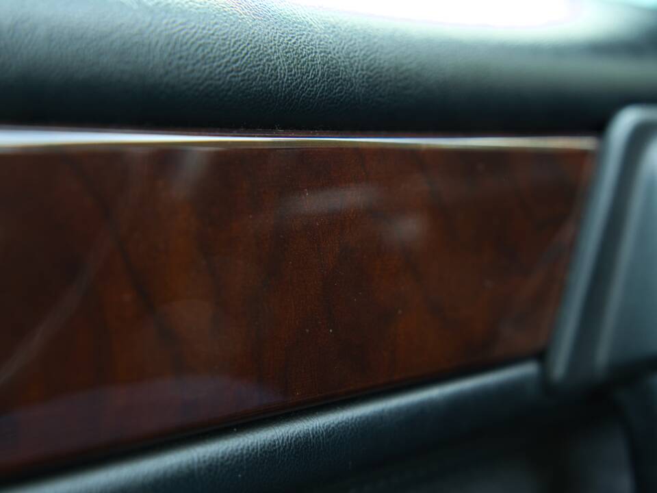 Image 37/63 of Mercedes-Benz 220 E (1993)