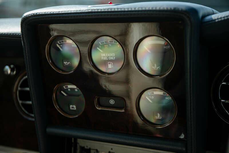 Image 15/50 of Bentley Azure Mulliner (1996)