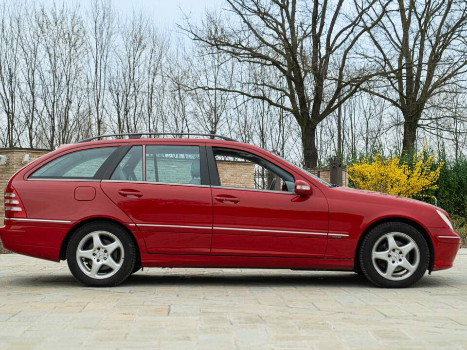 Immagine 5/50 di Mercedes-Benz C 220 CDI T (2003)