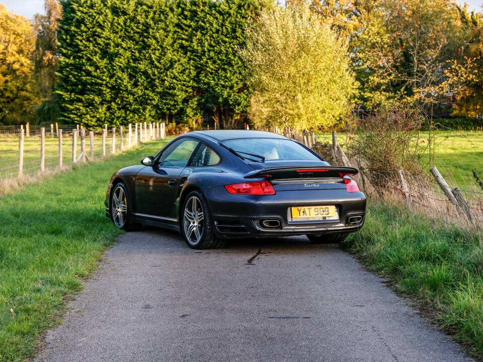 Bild 18/38 von Porsche 911 Turbo (2007)