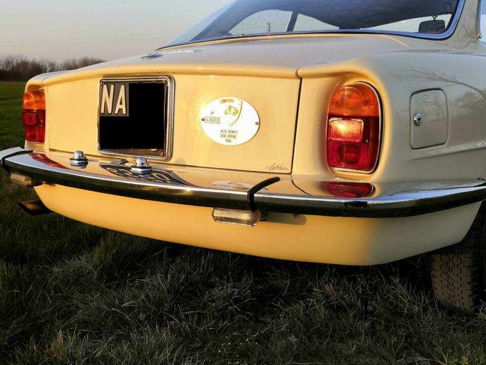 Image 15/29 of Alfa Romeo 2600 Sprint (1966)