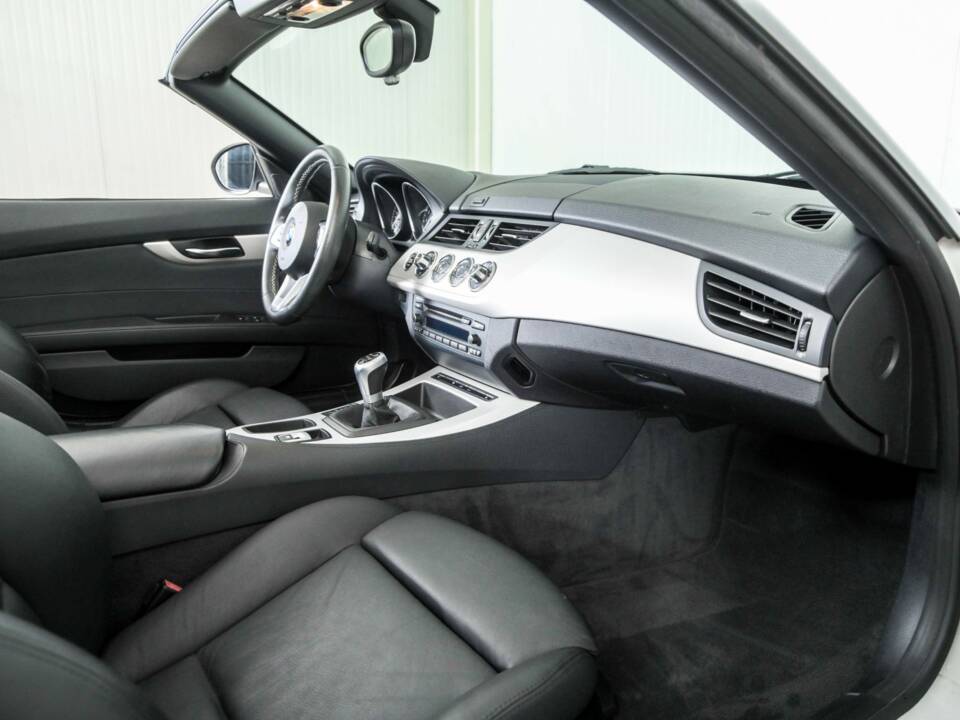 Image 12/50 of BMW Z4 sDrive23i (2010)