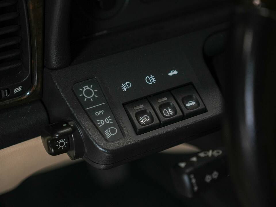 Image 21/50 of Jaguar XJR 4.0 (1995)