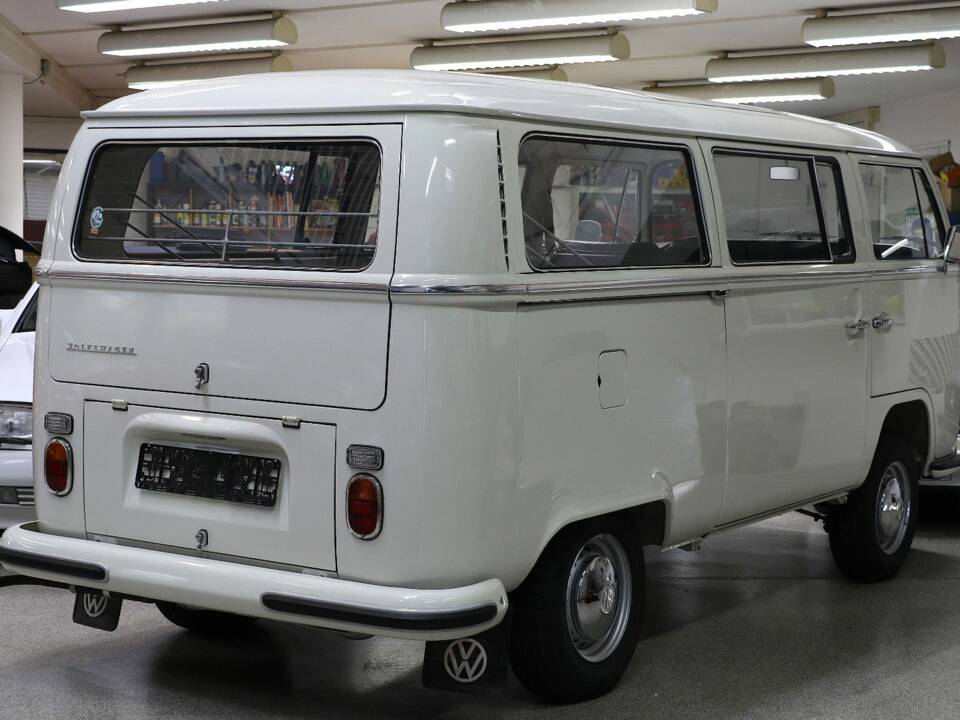 Bild 5/26 von Volkswagen T2a Kleinbus L (1971)