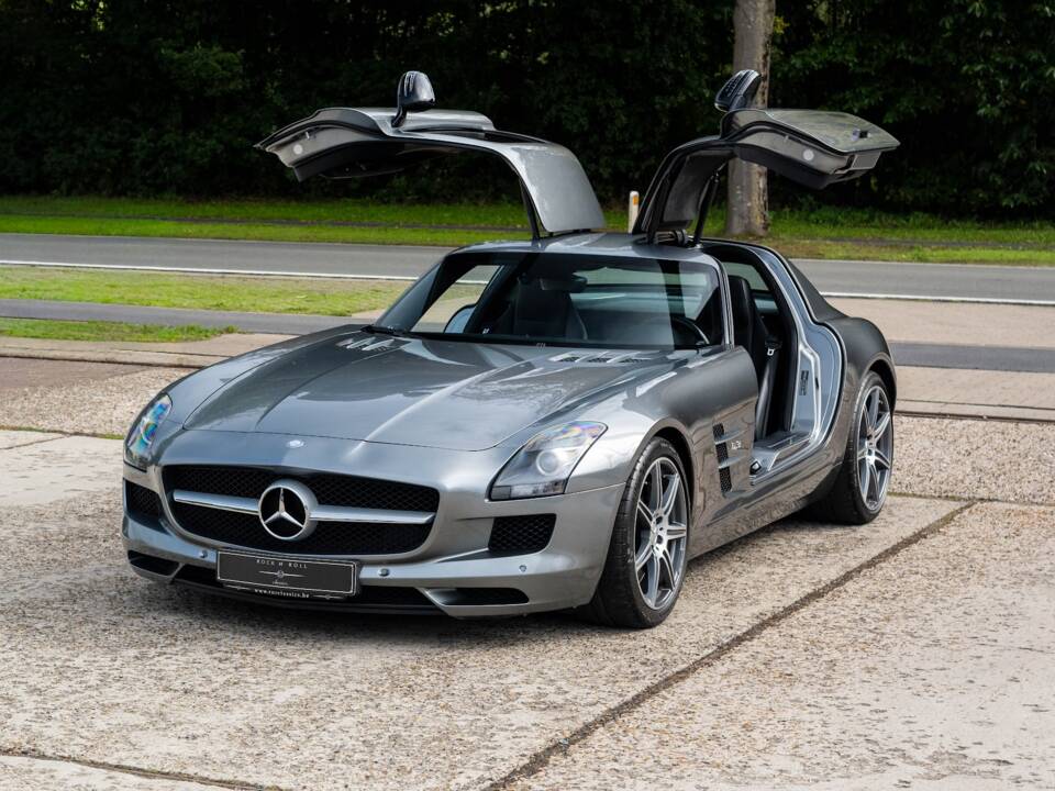 Image 13/32 of Mercedes-Benz SLS AMG (2011)