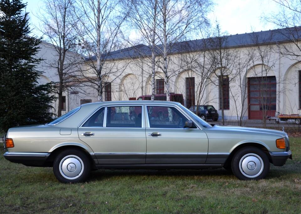 Imagen 10/25 de Mercedes-Benz 500 SEL (1984)