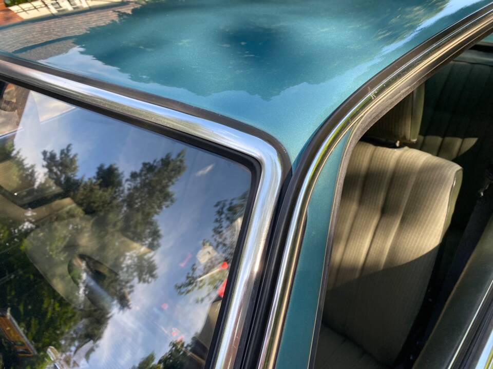 Image 23/66 of Mercedes-Benz 230 CE (1981)