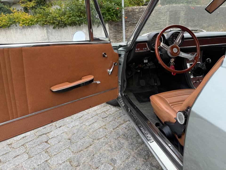 Image 29/53 of Alfa Romeo 1750 GT Veloce (1971)