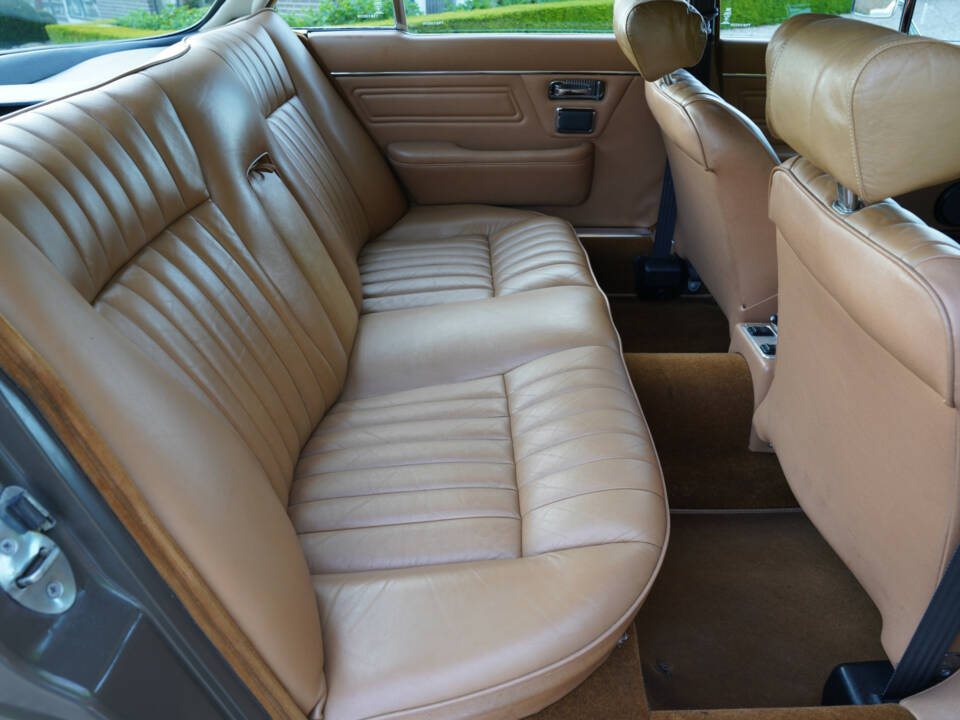 Bild 49/50 von Jaguar XJ 6 L 4.2 (1975)