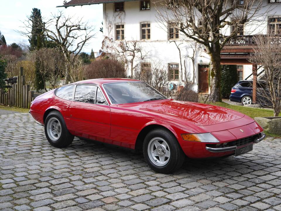 Image 13/34 of Ferrari 365 GTB&#x2F;4 Daytona (1970)