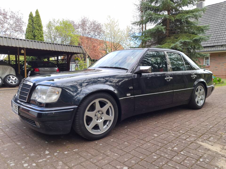 Image 8/26 de Mercedes-Benz E 500 Limited (1994)