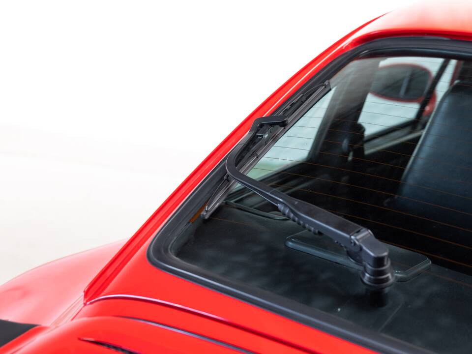 Image 24/32 of Porsche 911 Turbo 3.3 (1992)