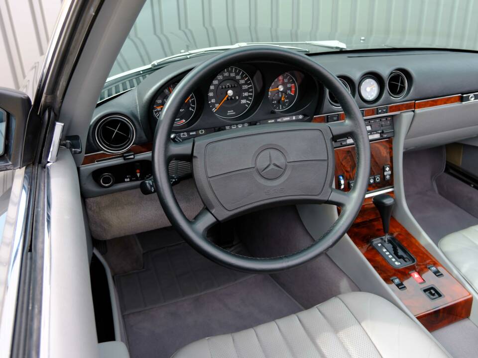 Image 73/97 de Mercedes-Benz 560 SL (1987)