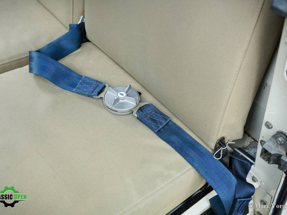 Image 17/55 of Land Rover 88 (1958)