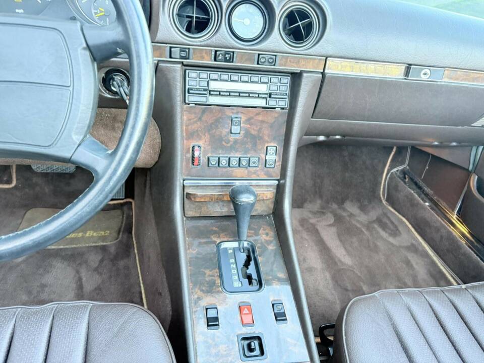 Image 28/50 of Mercedes-Benz 560 SL (1987)