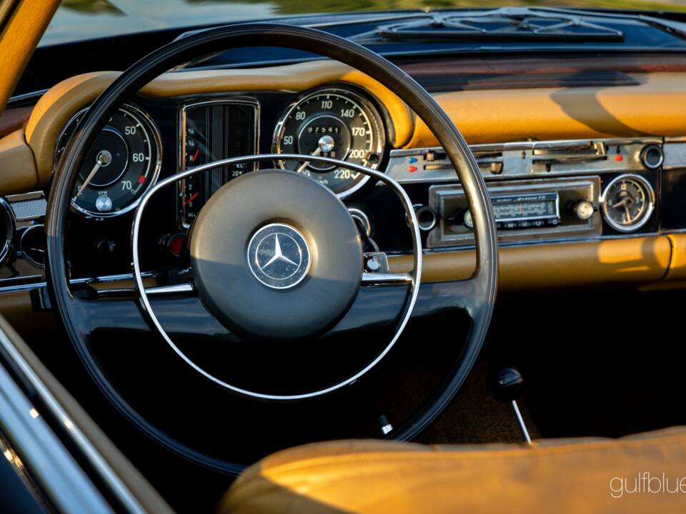Image 7/79 de Mercedes-Benz 280 SL (1969)