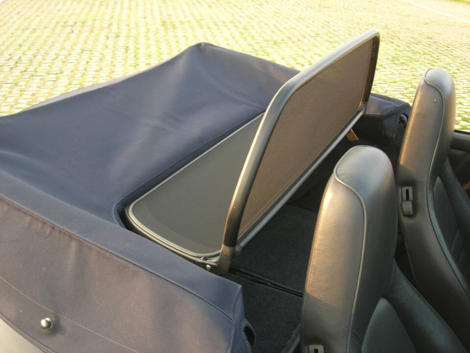 Image 21/42 of Porsche 911 Carrera 2 (1991)