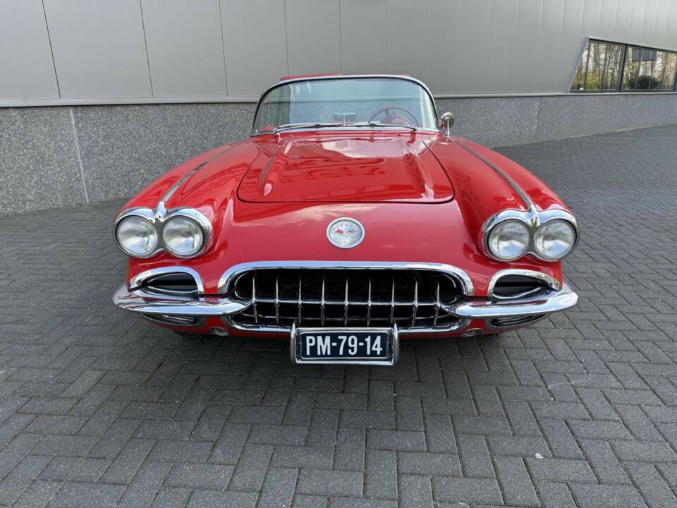 Image 16/50 of Chevrolet Corvette (1959)