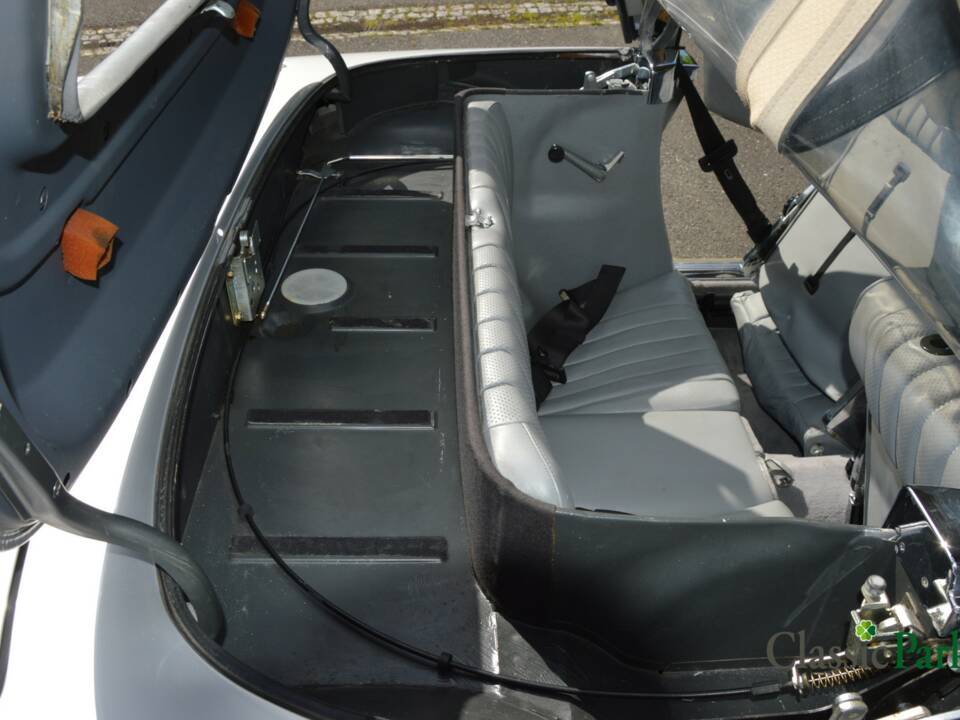 Image 27/50 de Mercedes-Benz 500 SL (1985)