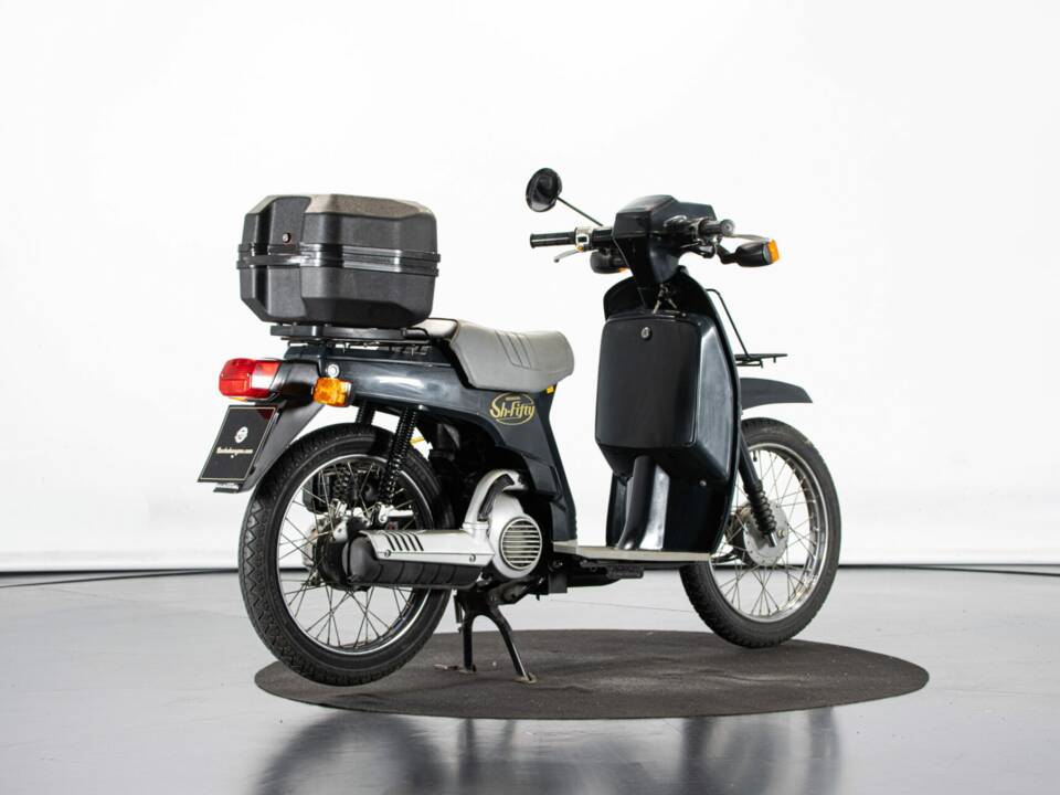Image 4/44 of Honda SH 50 Fifty (1987)