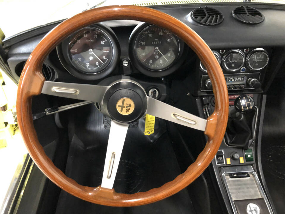 Immagine 20/26 di Alfa Romeo 2000 Spider Veloce (1973)