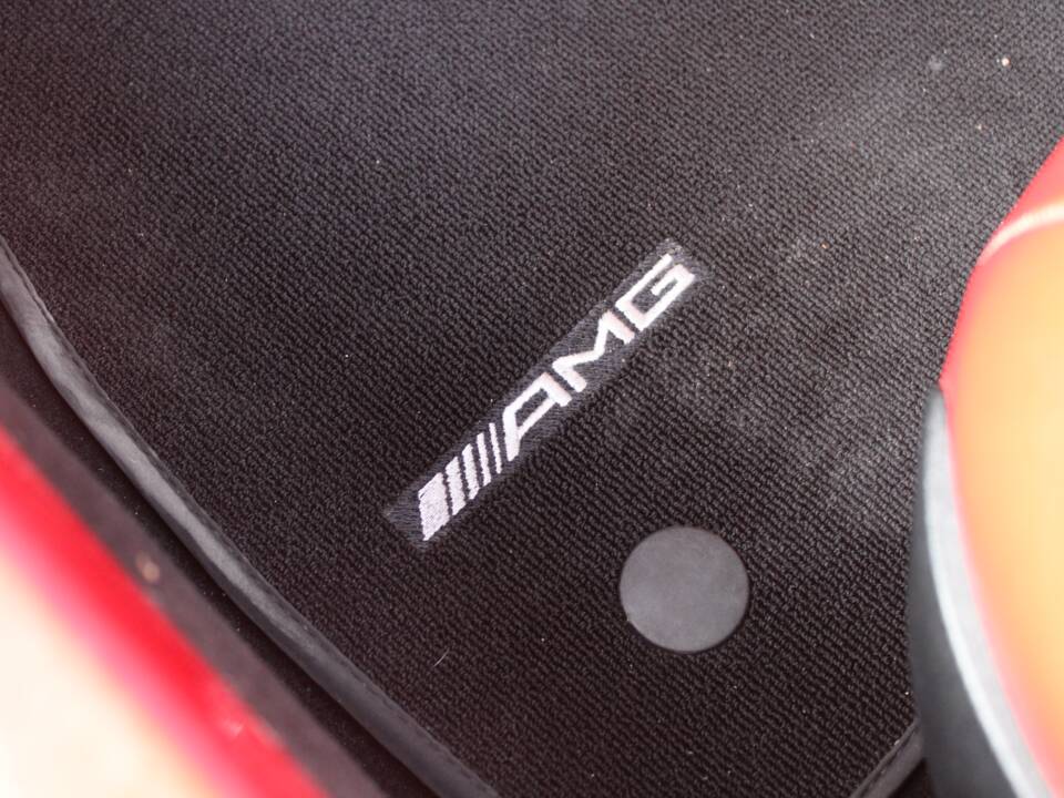 Image 33/57 of Mercedes-Benz SLS AMG (2010)