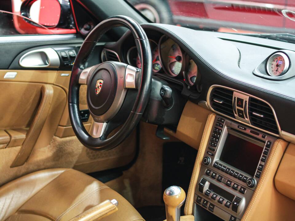 Image 8/48 of Porsche 911 Carrera 4S (2007)