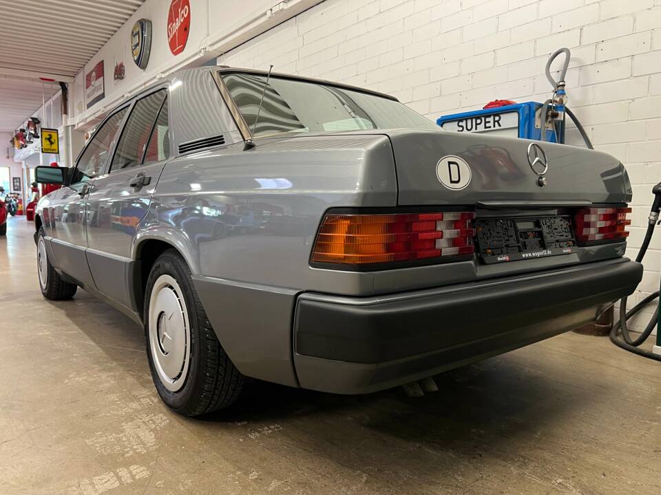 Image 18/22 of Mercedes-Benz 190 E 2.3 (1992)