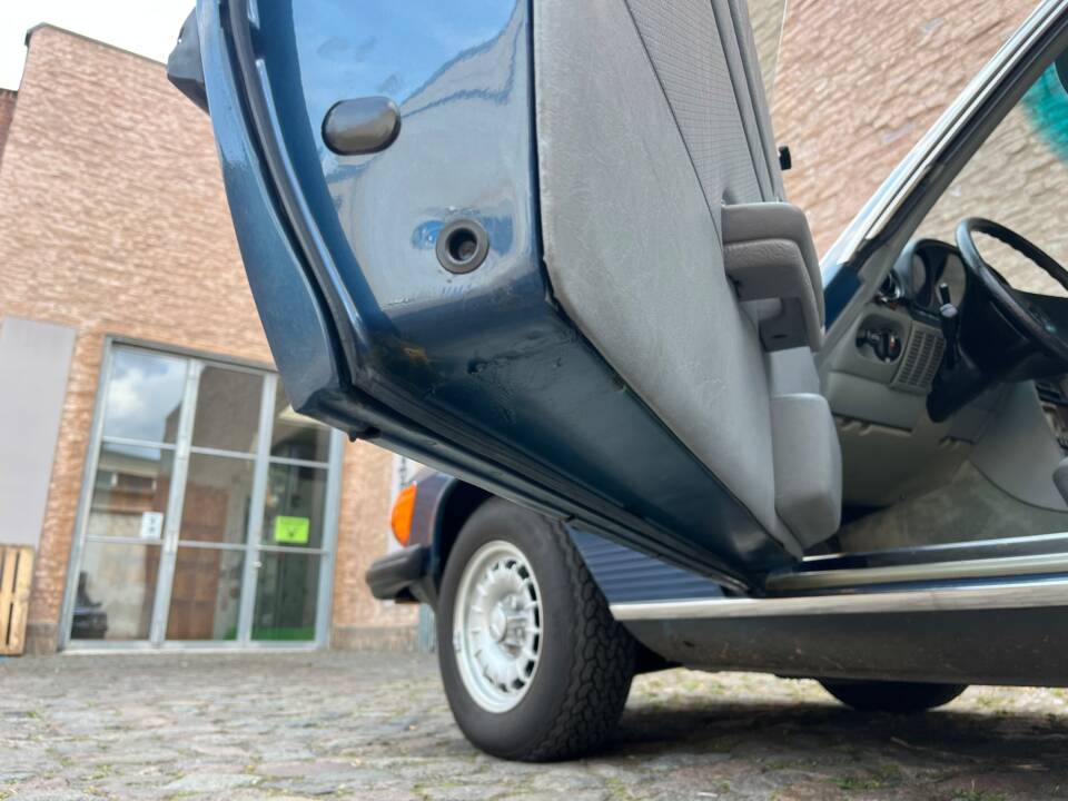 Afbeelding 31/146 van Mercedes-Benz 380 SL (1982)
