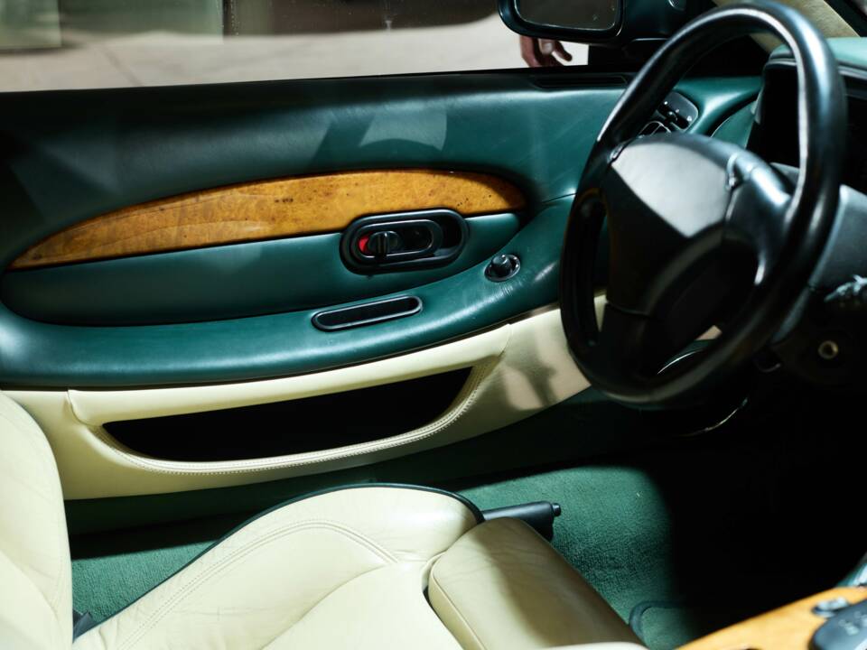 Bild 29/34 von Aston Martin DB 7 Vantage (2000)