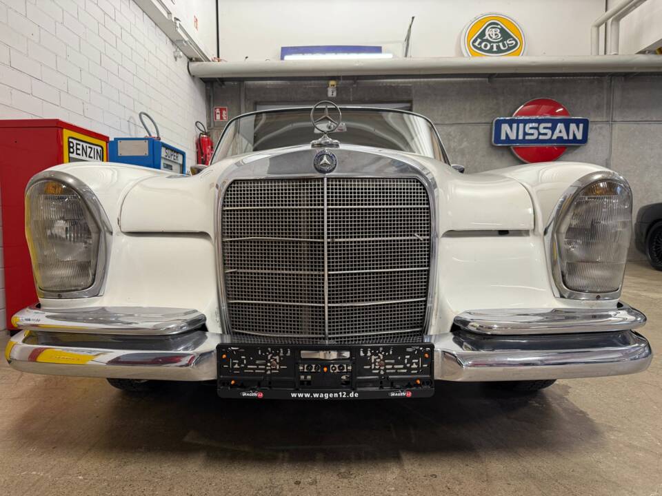Image 3/18 of Mercedes-Benz 250 CE (1968)