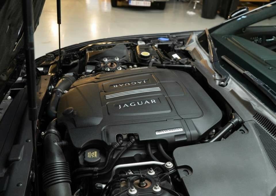 Image 13/50 of Jaguar XKR (2013)