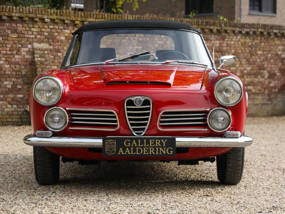 Image 9/50 of Alfa Romeo 2600 Spider (1962)
