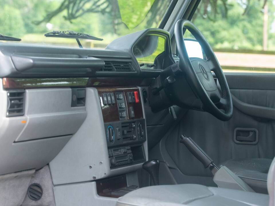 Bild 37/39 von Mercedes-Benz 300 GE (lang) (1995)