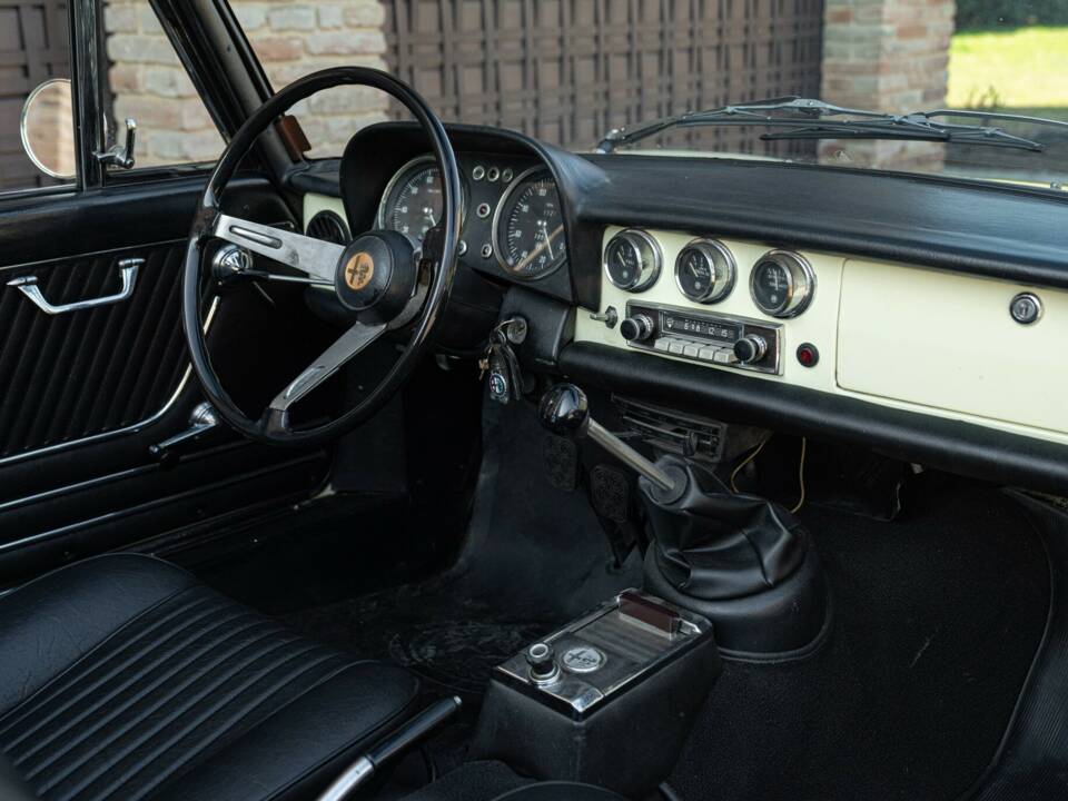 Image 37/50 of Alfa Romeo 1750 Spider Veloce (1969)