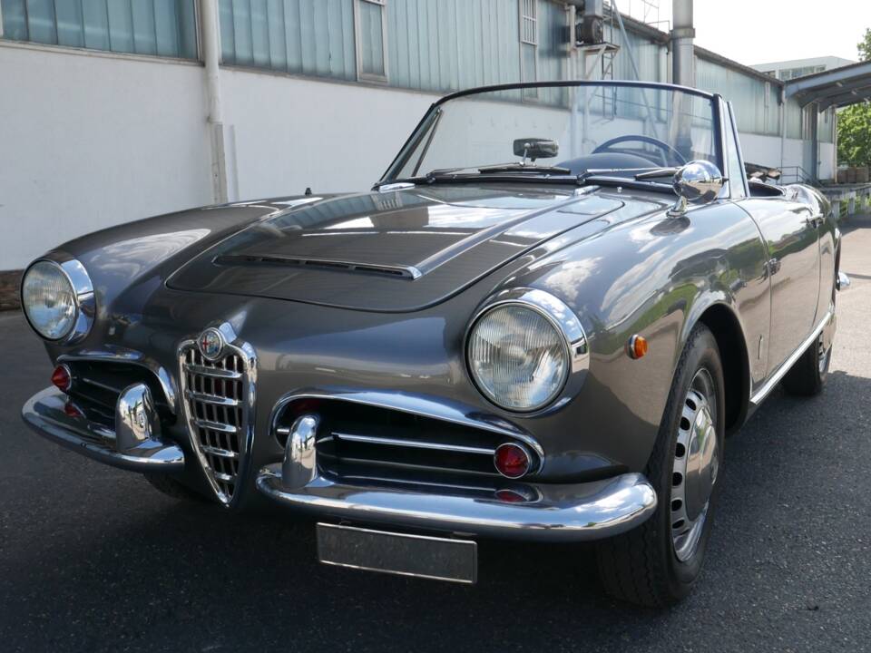 Image 1/68 of Alfa Romeo Giulia 1600 Spider (1964)