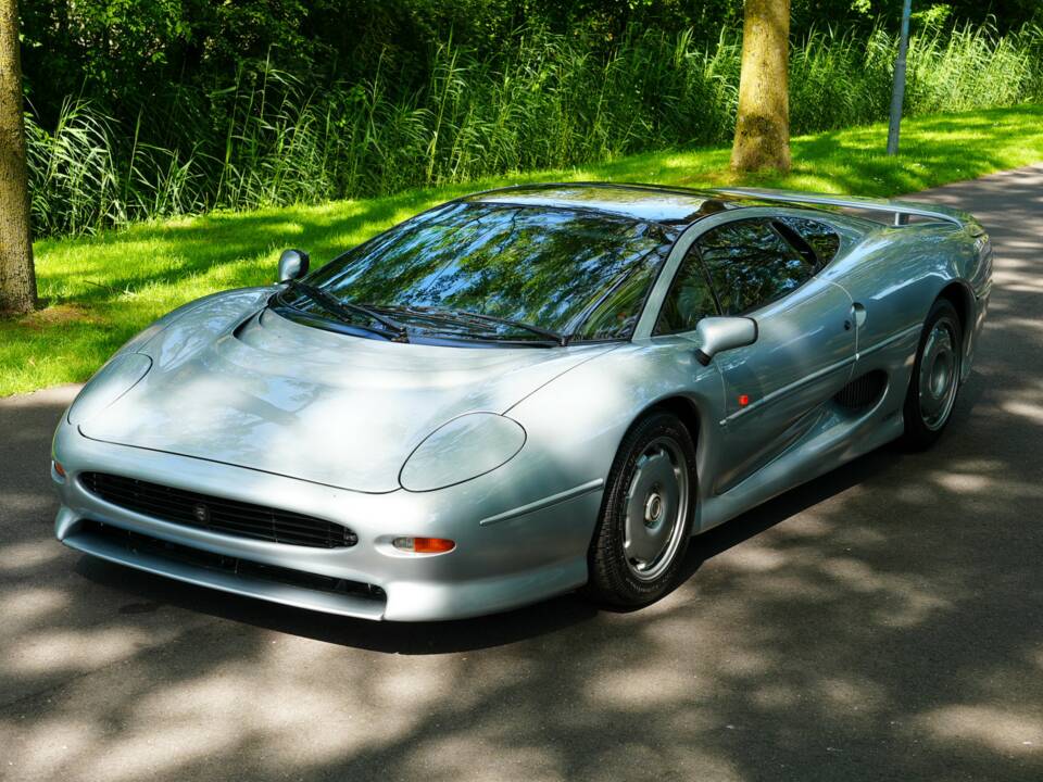 Bild 2/50 von Jaguar XJ 220 (1993)