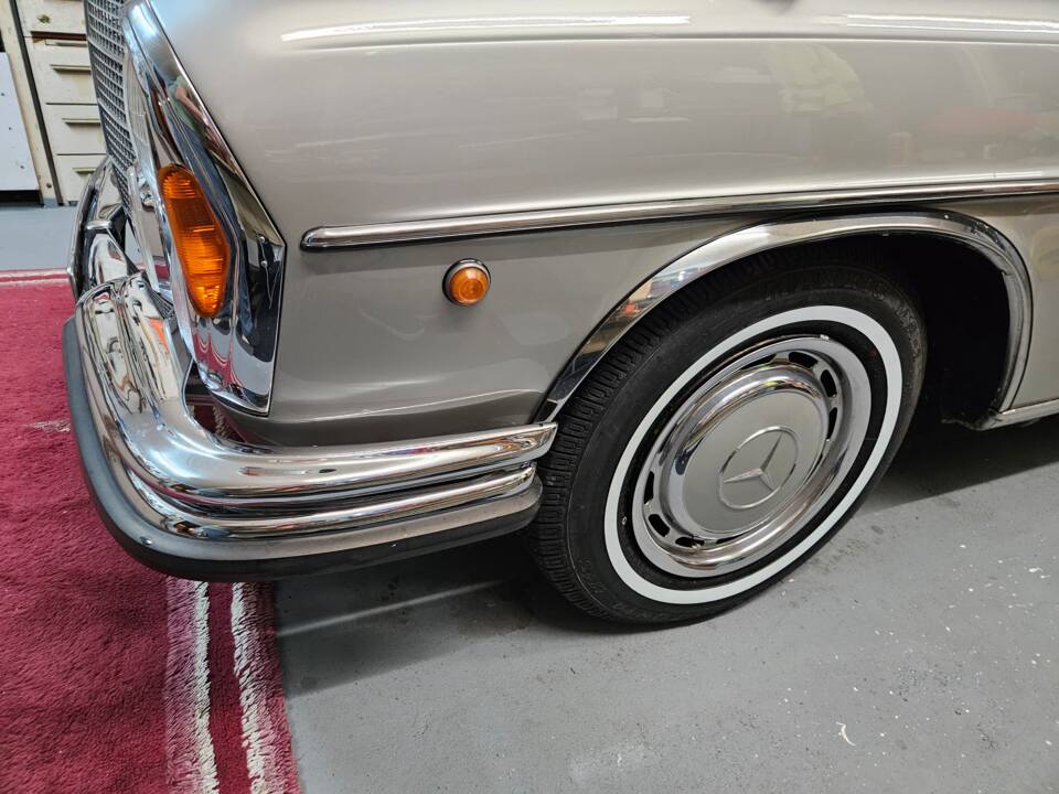 Afbeelding 2/29 van Mercedes-Benz 300 SEL 3.5 (1970)