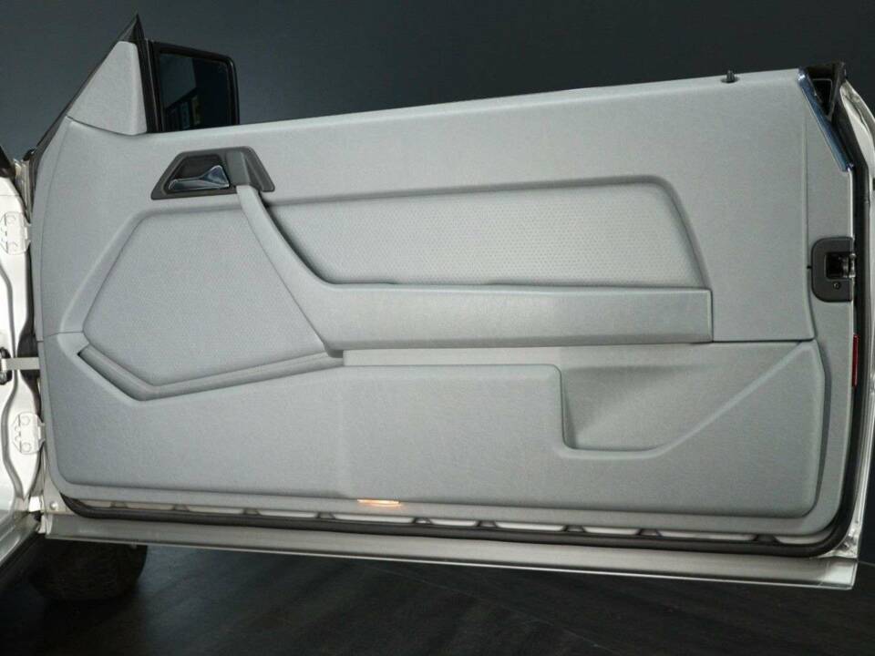 Afbeelding 33/50 van Mercedes-Benz 230 CE (1988)