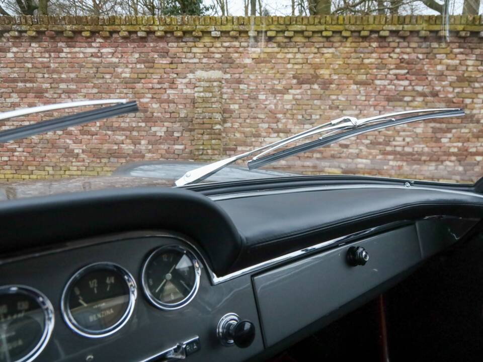 Image 47/50 of Ferrari 250 GT/E (1962)