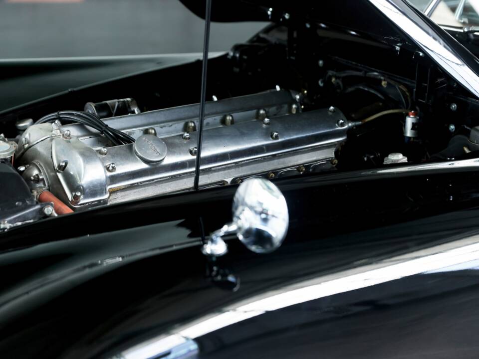 Image 24/47 de Jaguar XK 120 FHC (1954)