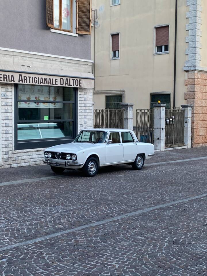 Bild 9/13 von Alfa Romeo 2000 Berlina (1973)