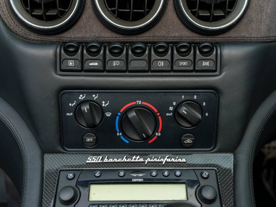 Immagine 18/30 di Ferrari 550 Barchetta (2001)